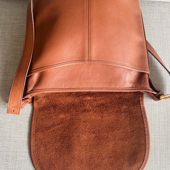 Vintage Coach Whitney Bag in British Tan From 1995 - Picture 5 of 10